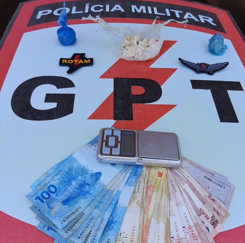 Mulher permite busca e marido é preso com drogas em casa