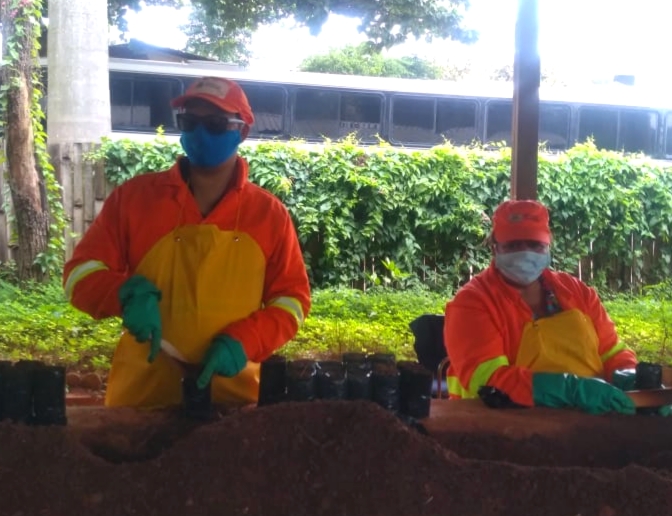 Dia do Gari: por trás de cada uniforme, histórias de quem cuida da cidade