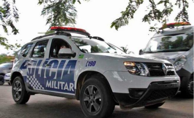 Homem ameaça policiais após ser impedido de entrar em comércio sem máscara