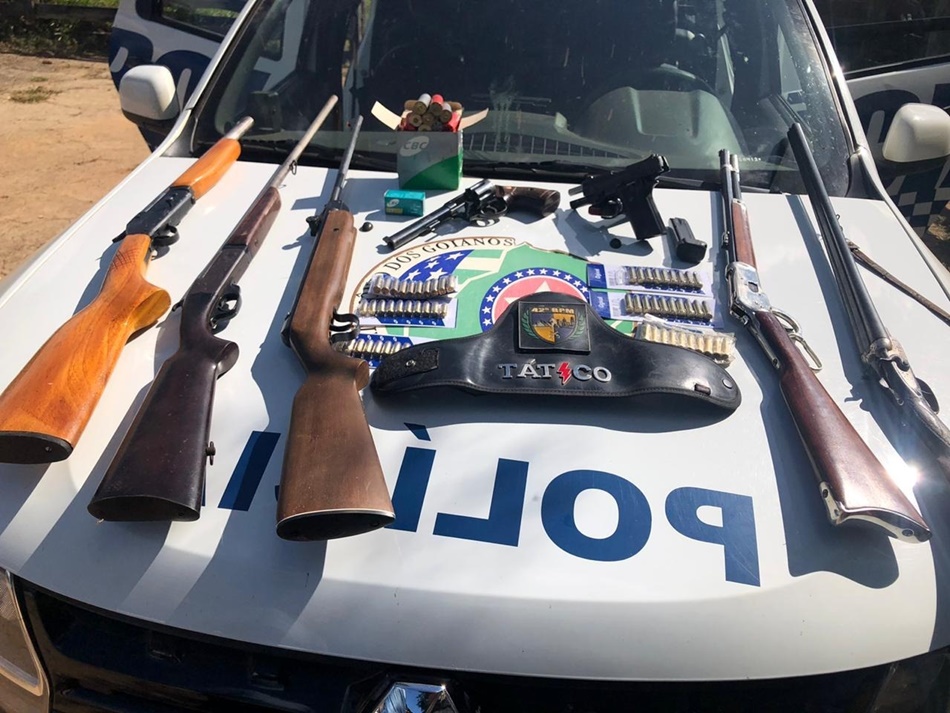 Homem é presos suspeito de fazer manutenção de armas ilegais de facção criminosa em Bela Vista