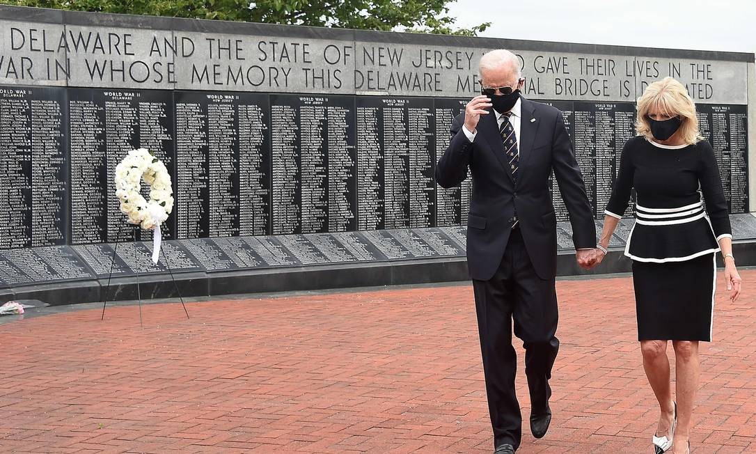 Joe Biden e sua esposa, Jill, em campanha do provável candidato à presidência dos EUA Foto: OLIVIER DOULIERY / AFP