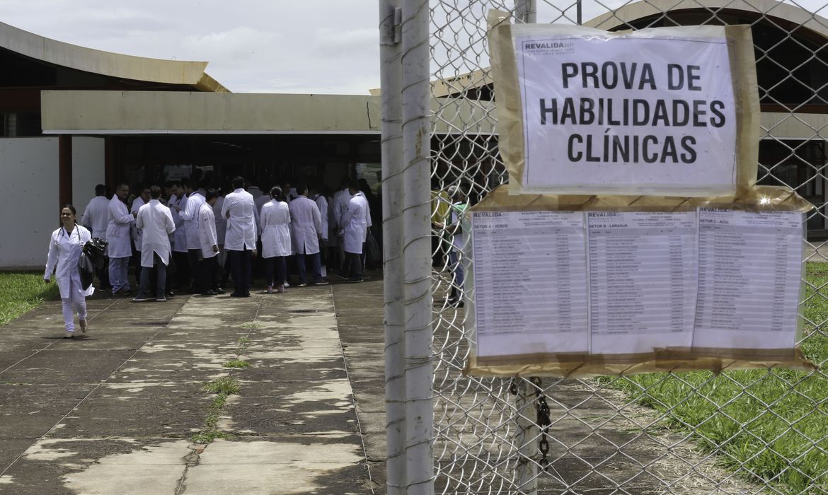 Novo edital do Revalida será publicado em julho, diz MEC