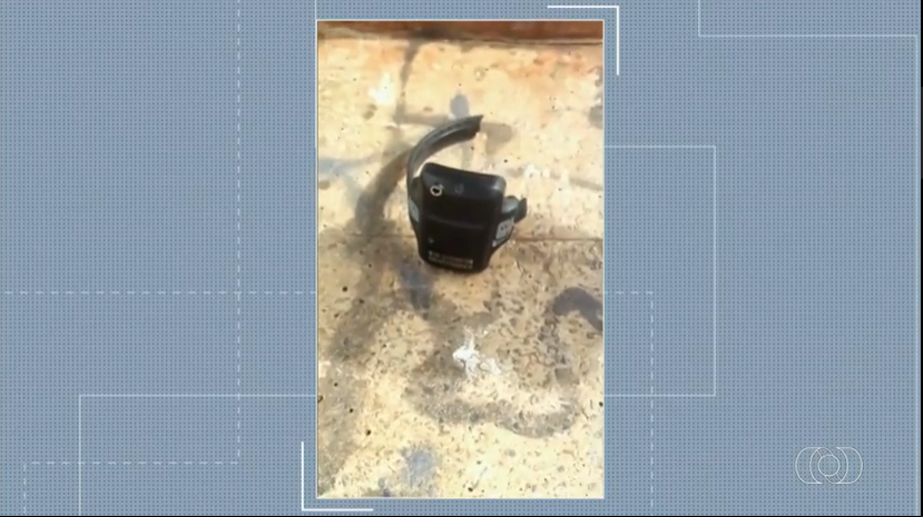 Detento rompe tornozeleira e a abandona em ponto de ônibus, em Goiânia