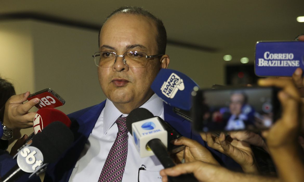 O governador do DF, Ibaneis Rocha, suspendeu a publicação do decreto que impediria o atendimento de pacientes de Goiás pela rede de saúde da capital do país. (Foto: Valter Campanato/Agência Brasil)