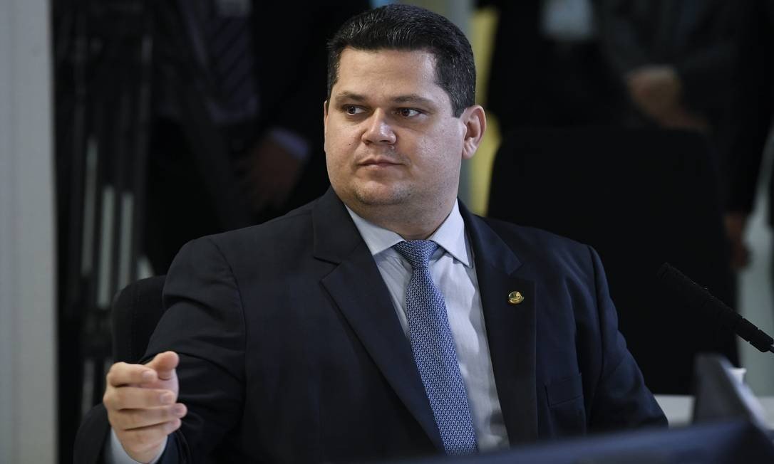 O Senado aprovou, nesta quarta-feira, projeto que autoriza o socorro de R$ 120 bilhões a estados e municípios diante da crise causada pelo coronavírus. (Foto: Jefferson Rudy/O Globo)