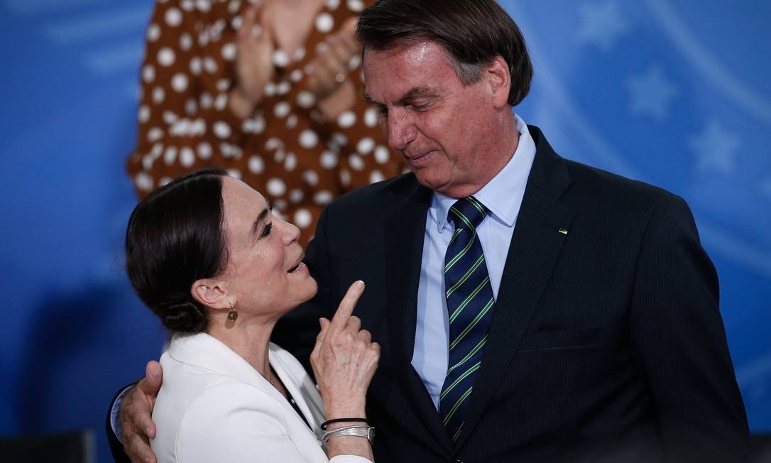 Bolsonaro compartilha vídeo de Mário Frias e levanta dúvidas sobre futuro de Regina Duarte