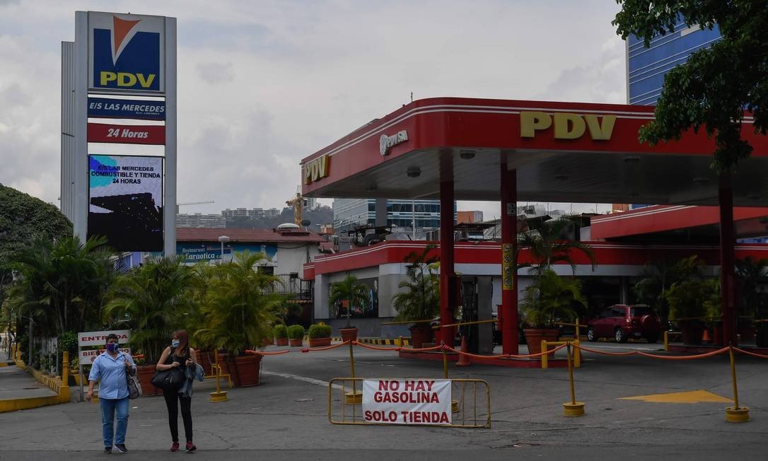 As Forças Armadas da Venezuela realizaram testes de mísseis na quinta-feira em La Orchila, uma ilha no Norte do país do Caribe, enquanto espera a chegada de petroleiros do Irã, e em meio a tensões com os Estados Unidos. (Foto: FEDERICO PARRA / AFP)