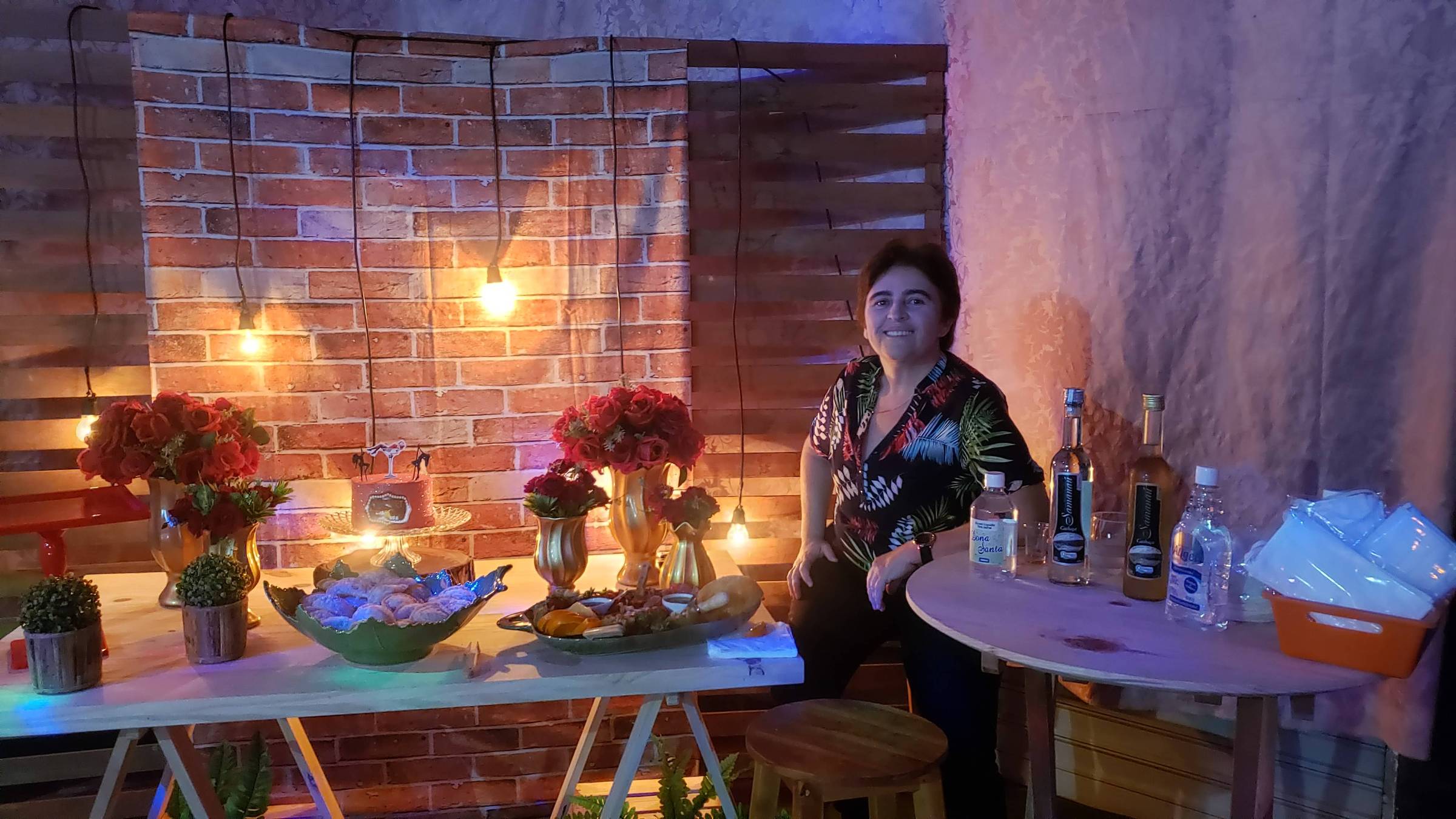 Cabaré planeja segunda live para ajudar garotas de programa, idosos, cães e mais