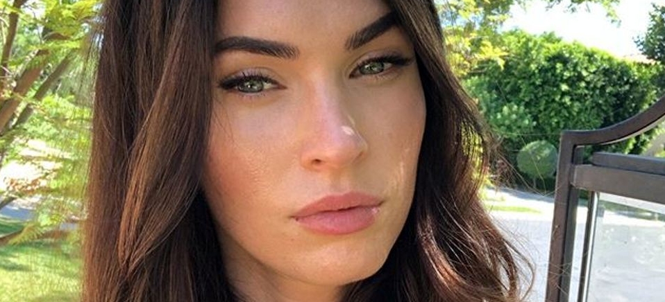 Megan Fox é flagrada beijando rapper com quem teria traído o ex-marido