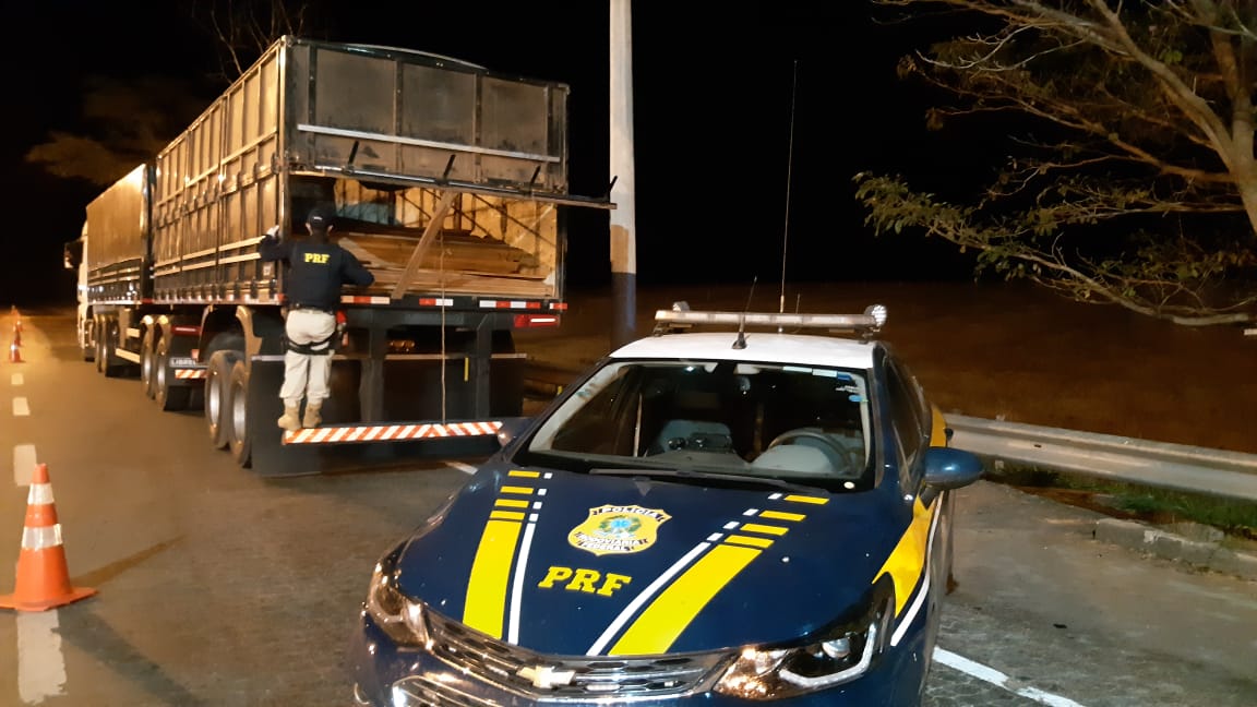 Bitrem com madeira ilegal é apreendido na BR 153, em Morrinhos