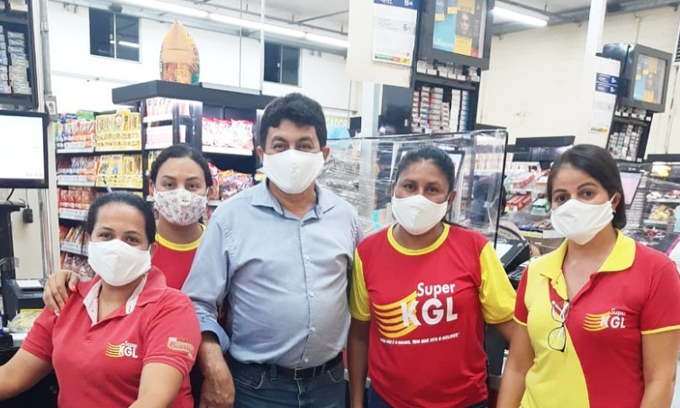 Deputado Chico KGL em seu supermercado, em Rio Verde (Foto: Facebook)