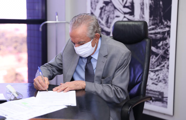 Decreto do prefeito Iris autoriza volta às aulas em todos os níveis de ensino