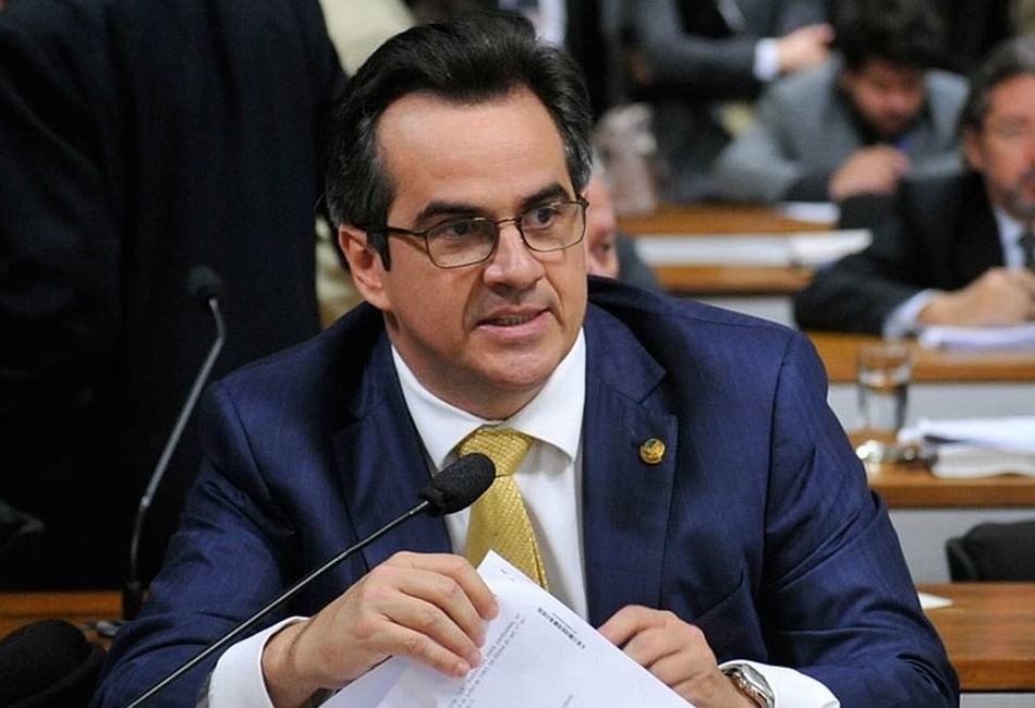 Governo nomeia chefe de gabinete de senador do Centrão para presidência do FNDE