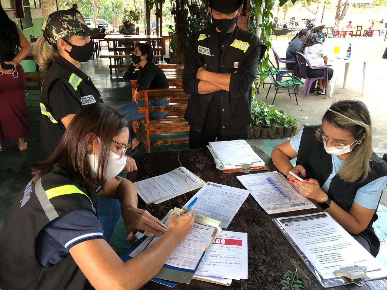 Estabelecimentos são notificados por descumprirem decreto contra Covid-19 em Trindade