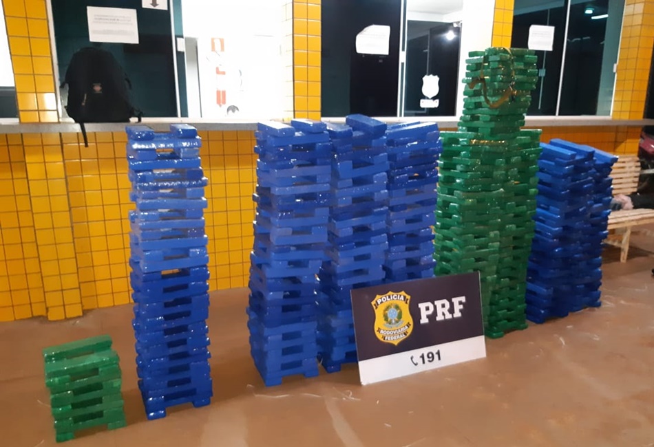 Casal é preso transportando quase meia tonelada de maconha, em Jataí