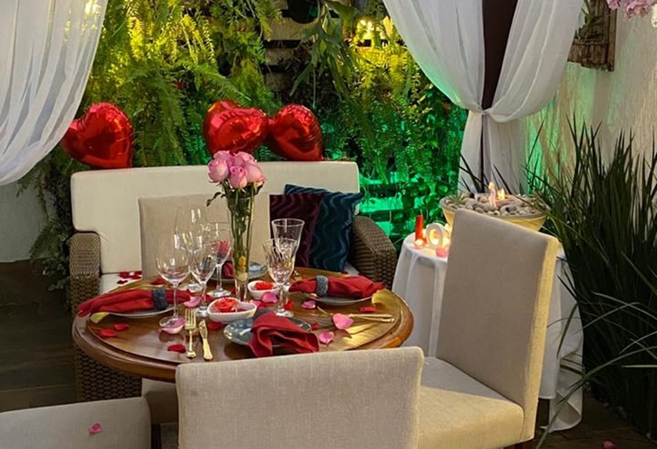 Mesa e local preparados para receberem casais (Foto: chef Lucas Santos)