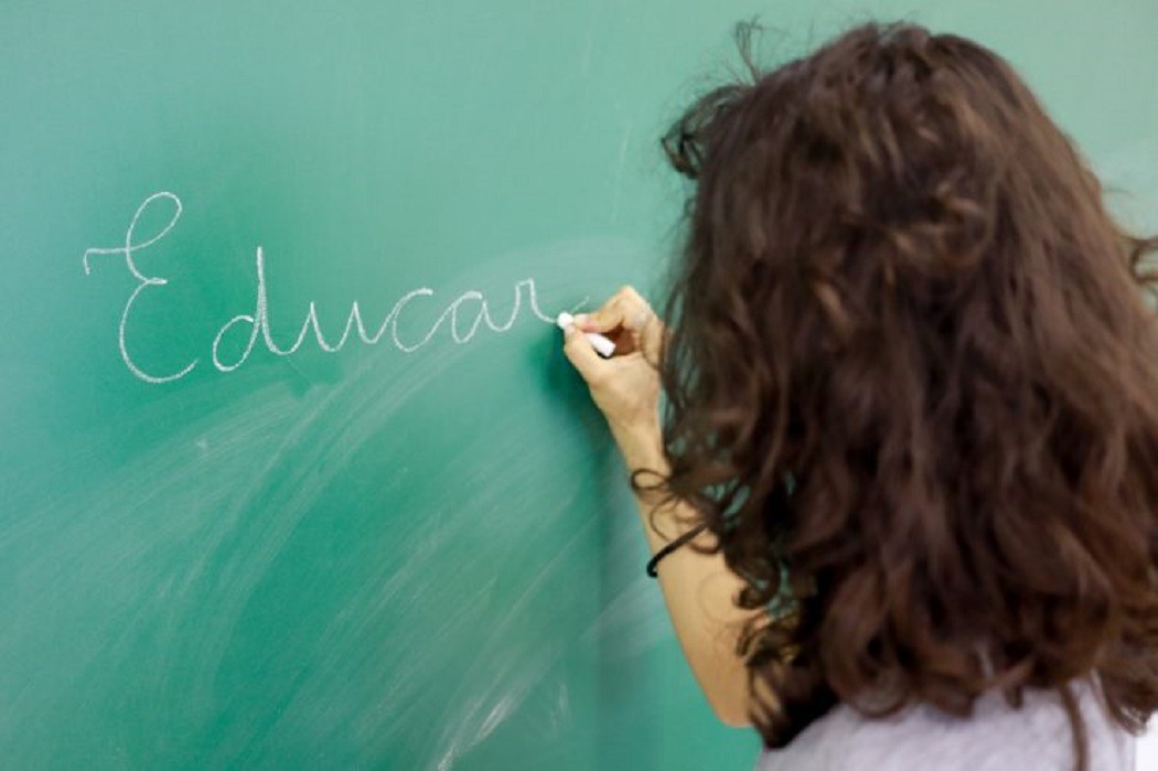 MP-GO pede suspensão de lei que proíbe aulas sobre sexualidade em Valparaíso