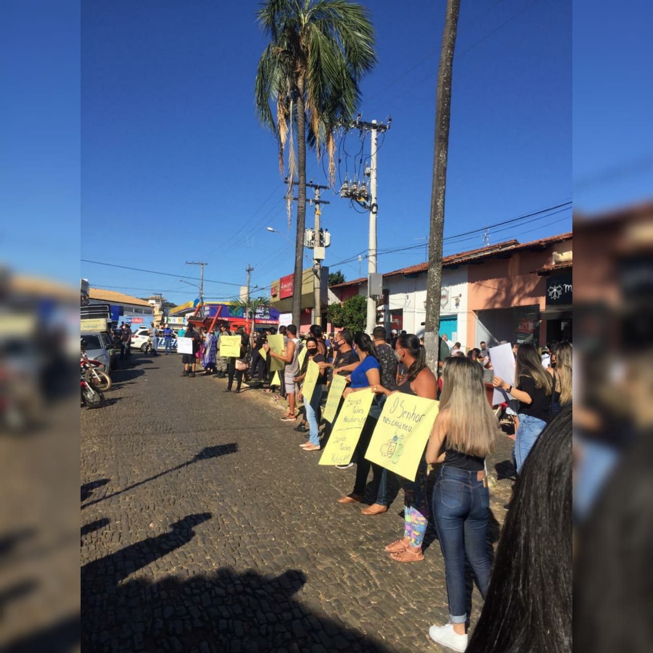 Cerca de 400 empresários e donos de bares, restaurantes, pousadas e hotéis de Pirenópolis pedem a retomada do turismo na cidade. (Foto: reprodução)