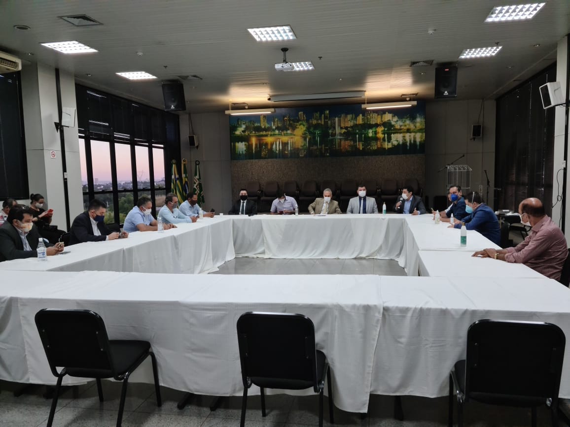 Prefeitura de Goiânia apresenta projeto de remuneração a temporários suspensos