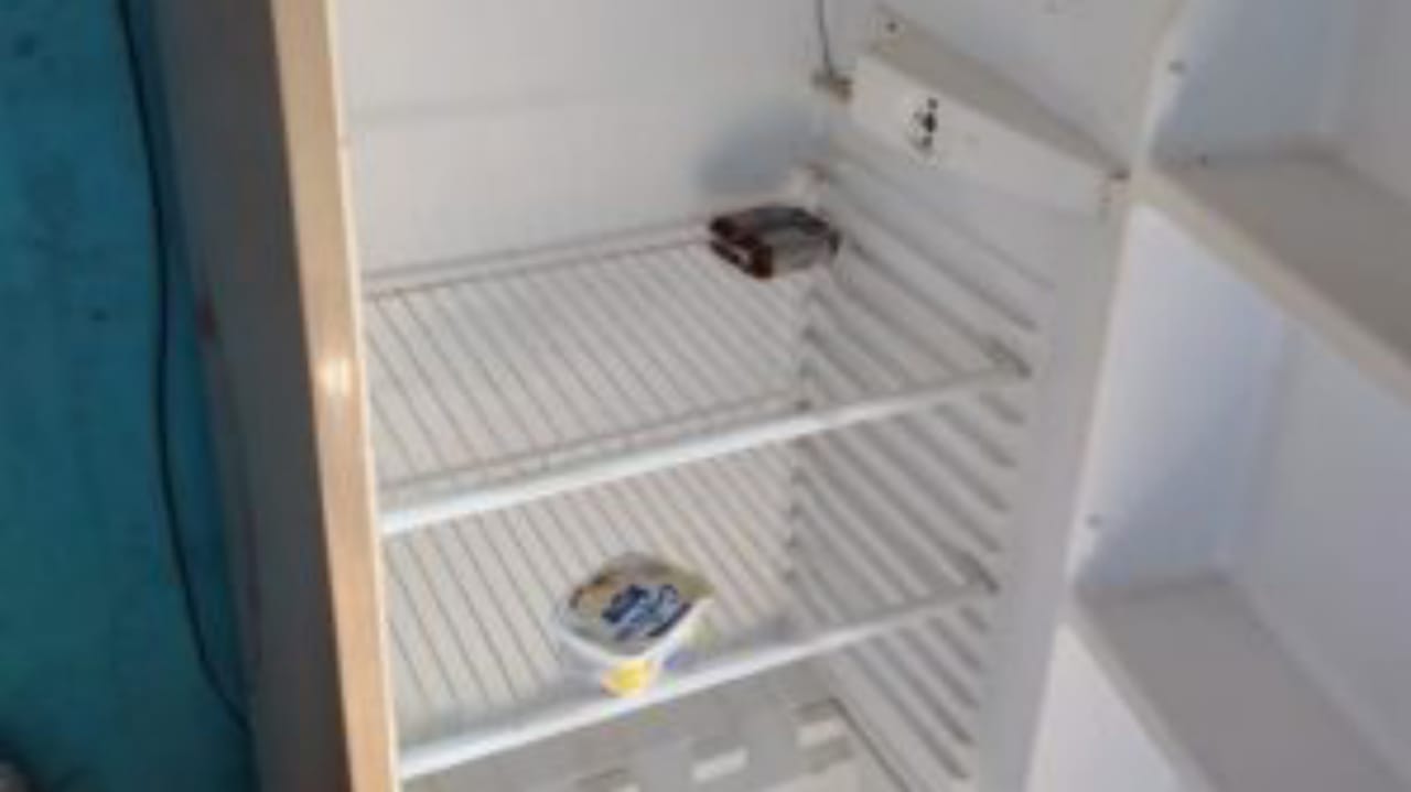 Uma idosa, de 82 anos, foi encontrada em condições desumanas e em local insalubre em Anápolis. Ela morava com a neta e era ameaçada. (Foto: divulgação/PC)