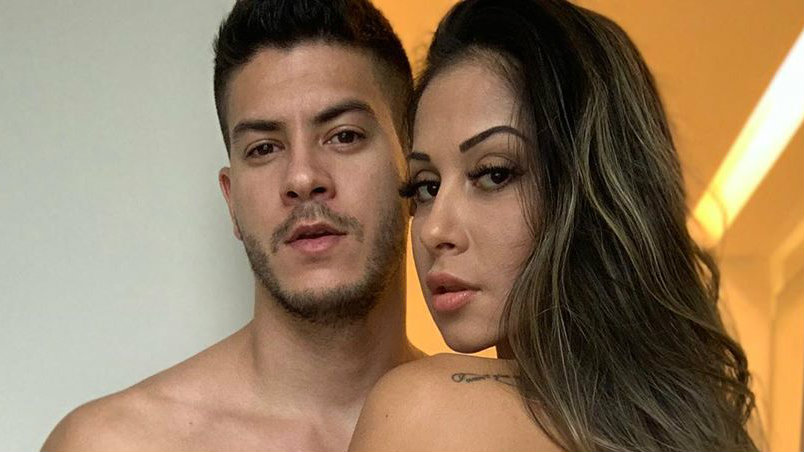 Mulher do ator se diz 'empresária do emagrecimento' e o preparou. BBB 22: Maíra Cardi se revolta ao ver Arthur Aguiar comendo pão; vídeo