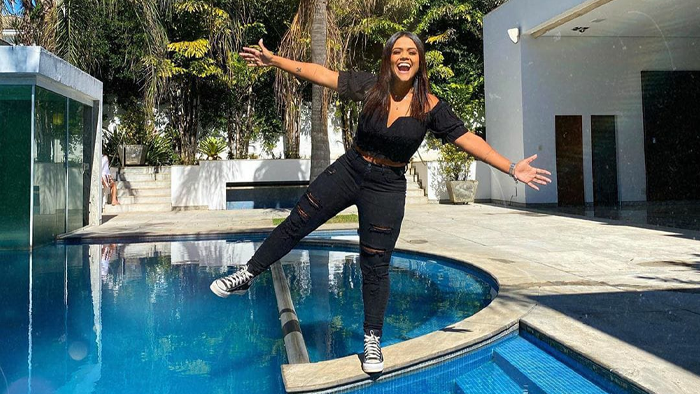 A influenciadora digital Camila Loures, 25, comprou uma mansão em Belo Horizonte para ter uma "casa de gravações" dos vídeos de seu canal no YouTube. (Foto: reprodução)