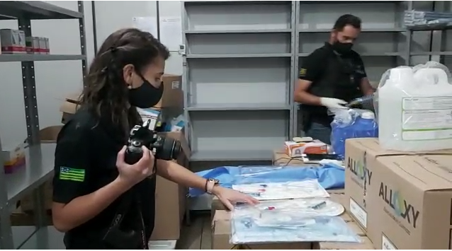 Policiais civis investigam cateteres falsificados