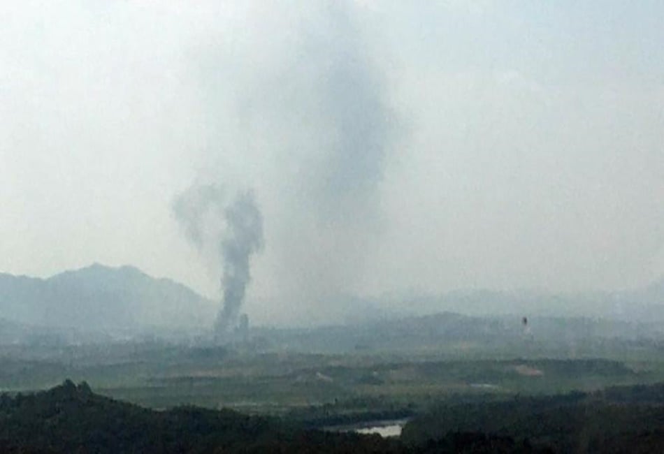 Coreia do Norte explode escritório de ligação com Coreia do Sul ... - Veja mais em https://noticias.uol.com.br/internacional/ultimas-noticias/2020/06/16/coreia-do-norte-explode-escritorio-de-ligacao-com-coreia-do-sul.htm?cmpid=copiaecola