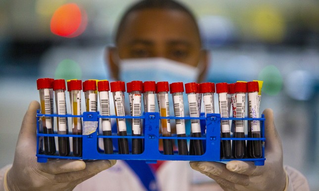 Número de casos de coronavírus cai em Goiás; SES afirma que houveram ajustes no sistema