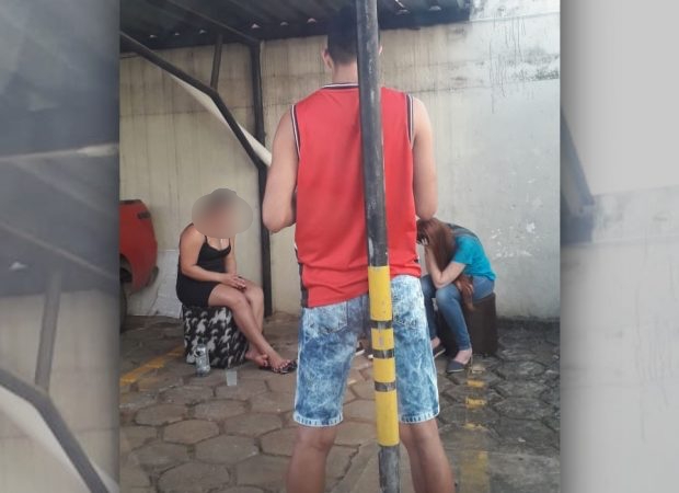 Jovens se reúnem em condomínio no dia em que morador morre com Covid