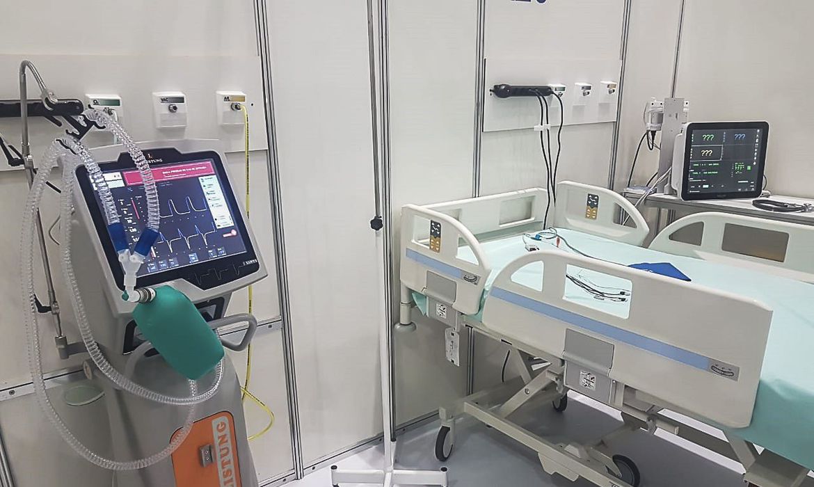 Novo balanço do Ministério da Saúde apontou novos 25.982 casos de covid-19 e 909 mortes pela doença no Brasil. (Foto: Warley de Andrade/ TV Brasil)