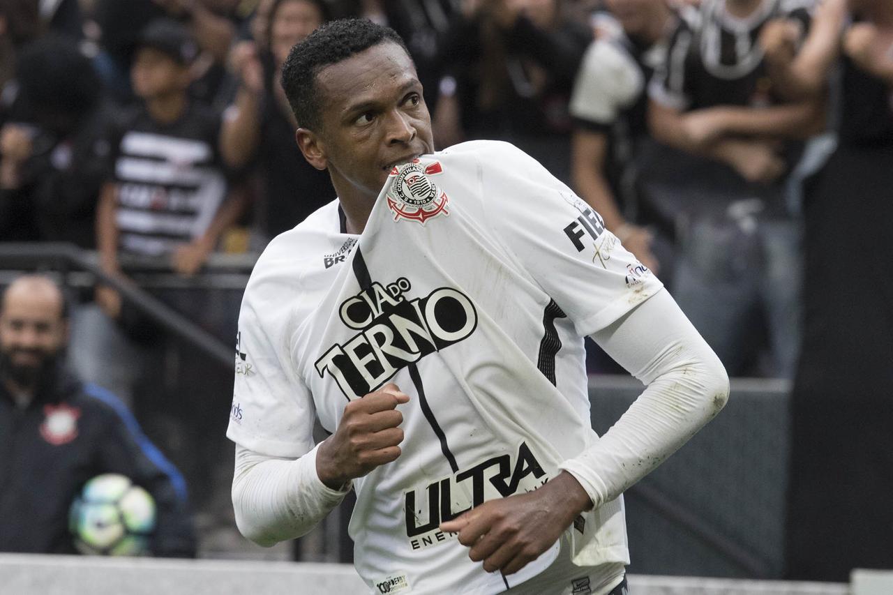 Atacante Jô, integrante do elenco do Corinthians: time não revelou nome de jogadores que contraíram o vírus (Foto: Daniel Augusto Jr./Agência Corinthians)