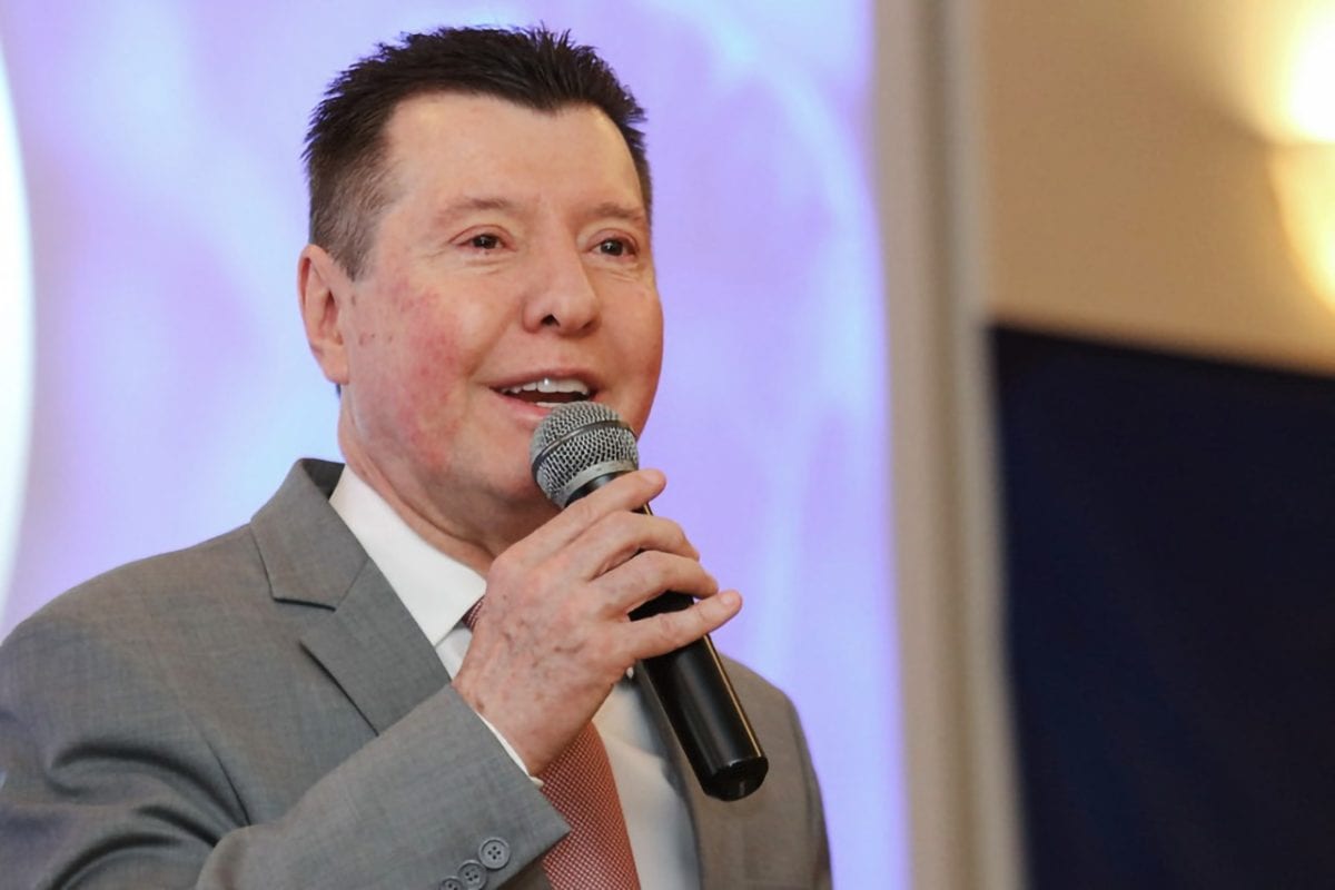 José Nelto afirma que Renata Abreu caiu no "canto da sereia"