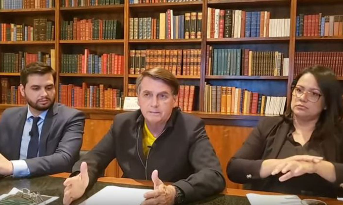 O presidente Jair Bolsonaro criticou os manifestantes autodenominados antifascistas durante sua live semanal desta quinta-feira (4), transmitida pelas redes sociais. (Foto: reprodução)
