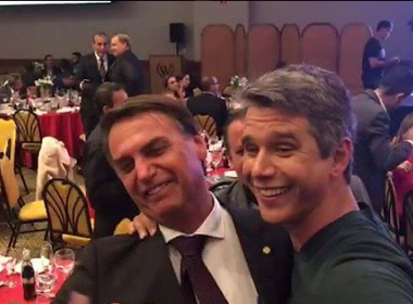 Veja o vídeo de Márcio Garcia beijando Bolsonaro: não pode apaixonar