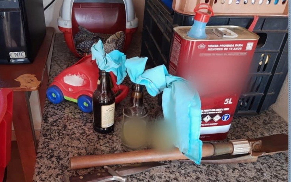 Homem é preso por agredir a mulher e de ameaçar colocar fogo na casa