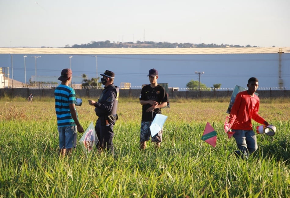 GCM apreende 170 pipas com cerol e 300 latas e carretéis durante operação em Goiânia