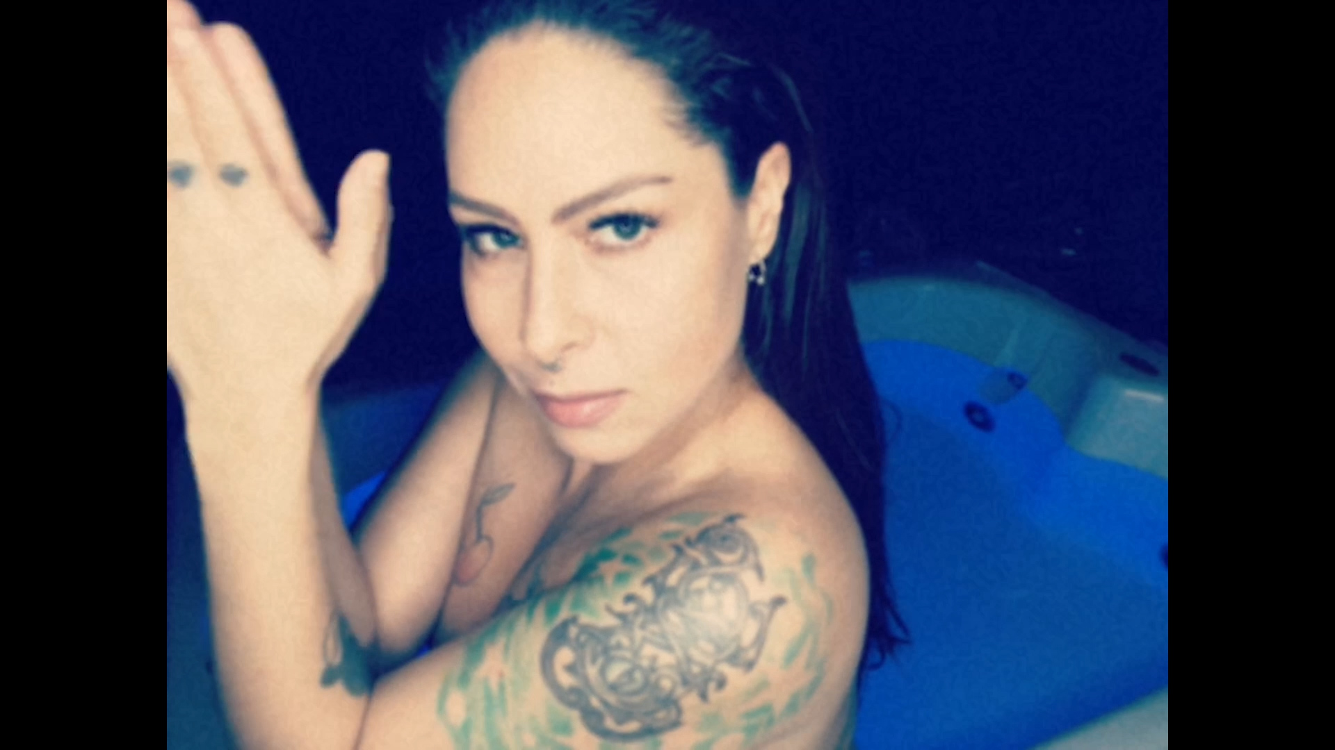 Pitty lança clipe feito em casa para a faixa Submersa, do disco Matriz