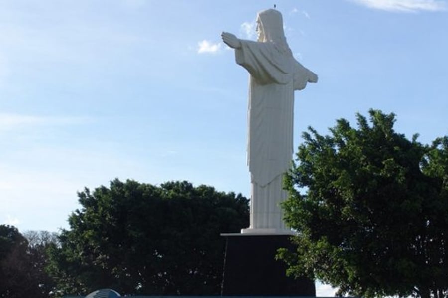 Entrada de Quirinópolis, onde casos de covid-19 aumentaram entre funcionários de obras da ferrovia Norte-Sul (Foto: Prefeitura/ Divulgação)