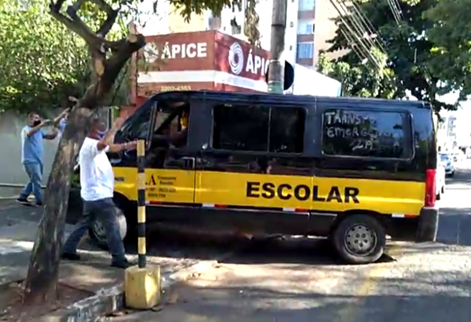 Van que presta serviço de carona solidária é apreendida pela CMTC