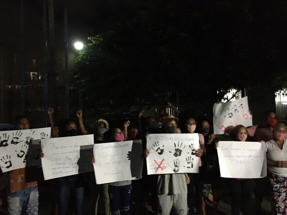 Jovem negro que teria sido preso por engano foi solto neste domingo (14)