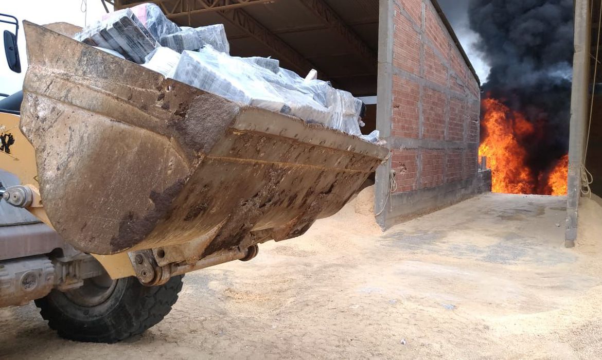 A Polícia Federal incinerou hoje (26), em todo o país, quase 23 toneladas de drogas. As ações fazem parte da Semana Nacional de Políticas sobre Drogas. (Foto: divulgação)