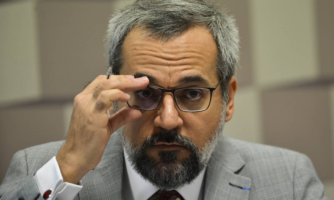 Moraes abre investigação contra Weintraub após acusações em live