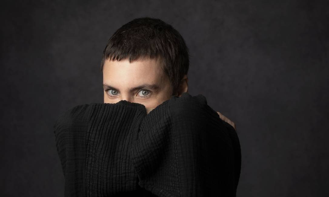 Adriana Calcanhotto lança disco composto, gravado e produzido na quarentena