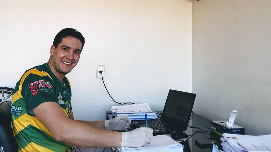 O prefeito de Alexânia, Allysson Silva Lima, teve uma caminhonete roubada durante a saída de um bar da cidade. (Foto: reprodução/redes sociais)