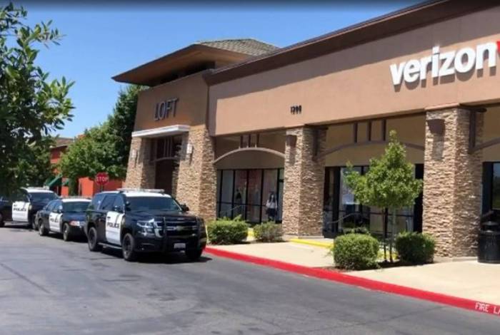 Mulher é presa após discutir sobre uso de máscara e urinar no chão