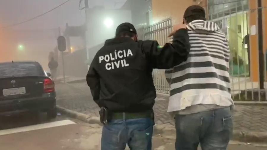 Um pai de santo, de 29 anos, foi preso na manhã de hoje em Curitiba suspeito de enganar e estuprar mulheres e mantê-las sob cárcere privado. (Foto: divulgação/Polícia Civil)