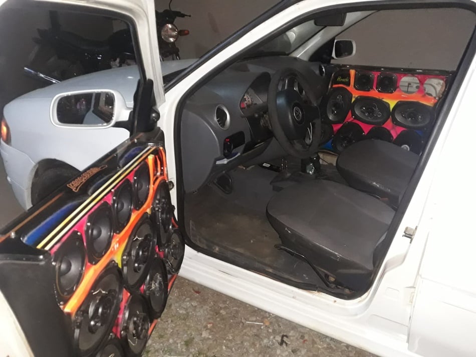 Apreensão de carro com som (Foto: Reprodução)