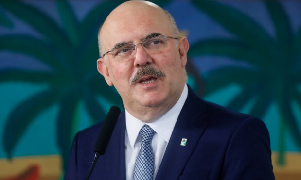 Ministro contradiz Bolsonaro e nega Enem com 'cara do governo' - (Foto: Isac Nóbrega/PR)