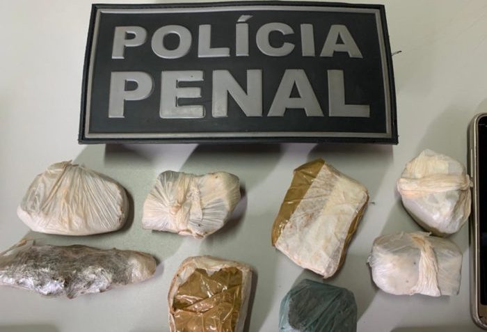 Servidores do presídio de Jataí evitaram a entrada de oito porções de maconha e seis celulares no local. O caso ocorreu no sábado (25). Foto: divulgação/DGAP